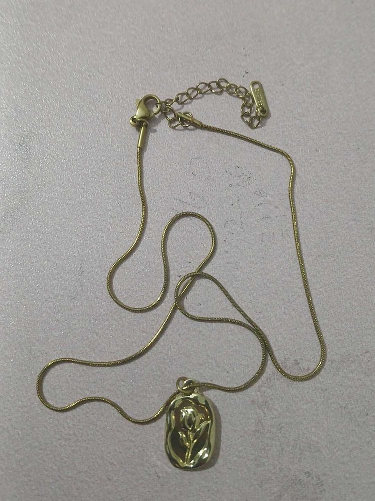Elegant Gold Tulip Pendant Necklace