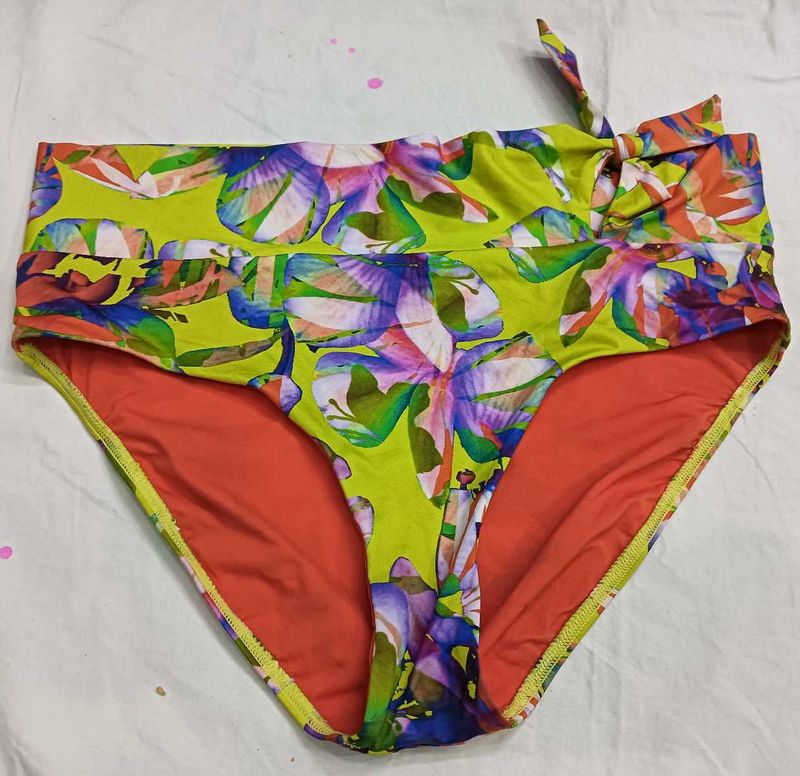 Vibrant 💚 big size .Floral Print Bikini Bottom