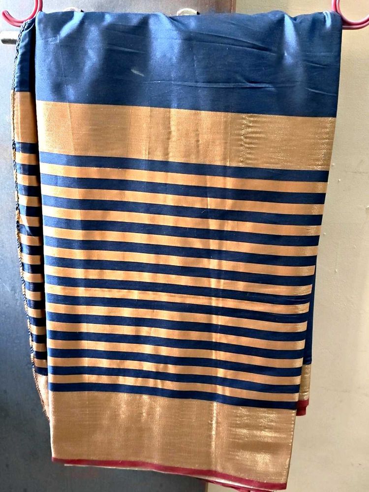 Stylish Navy Blue &amp; Gold Striped Saree🥳