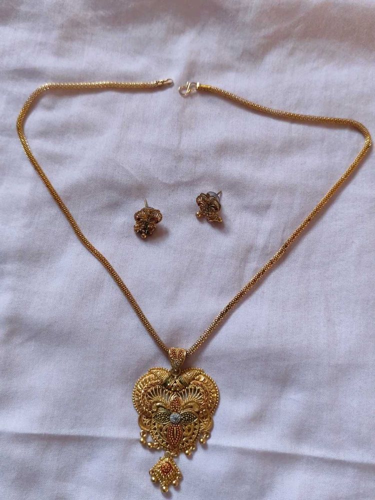 Neckless With Studs