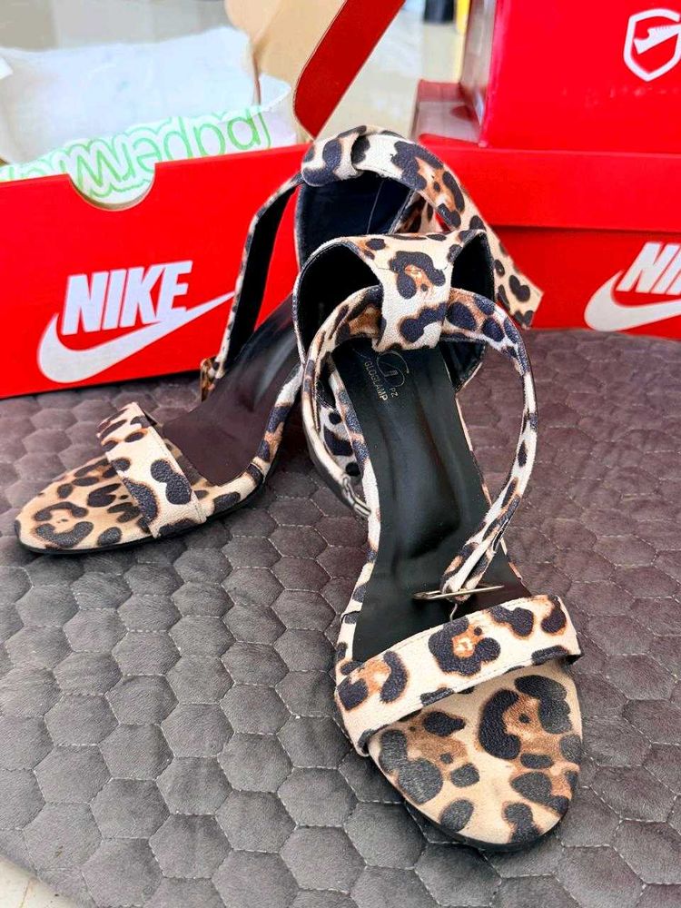 🐆Leopard Print Strappy Heels🐆