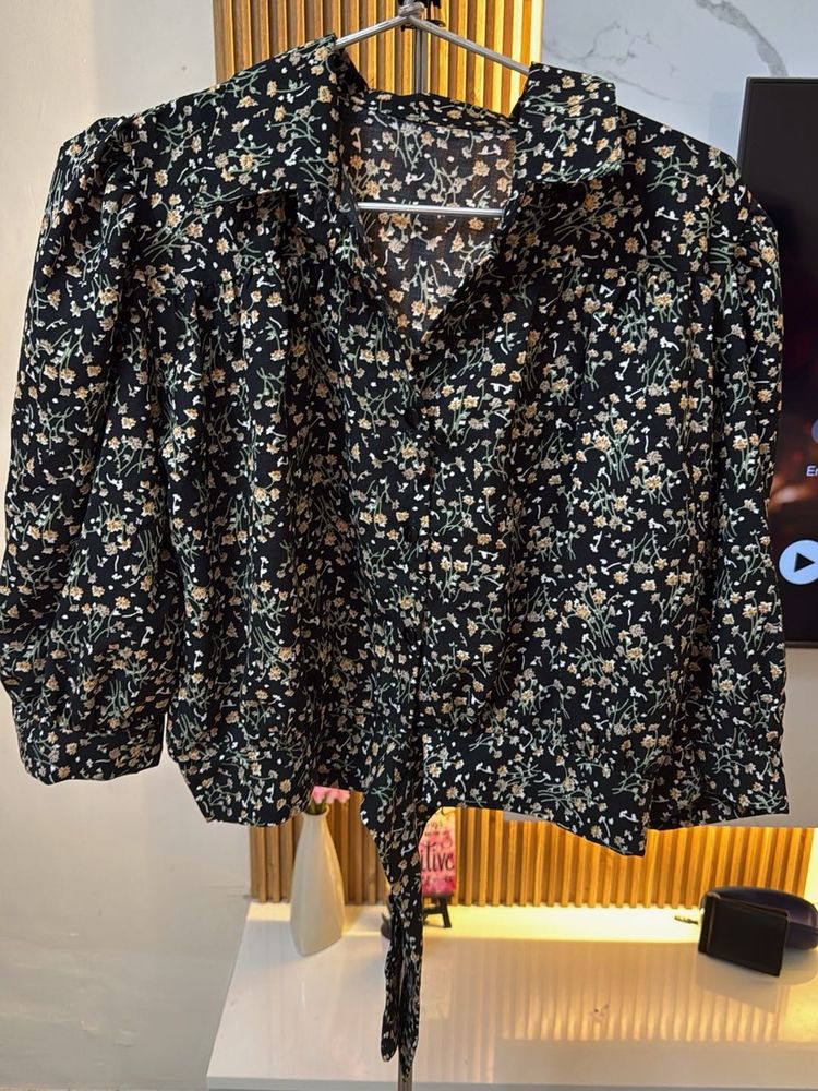 Chic Floral Print Tie-Front Blouse