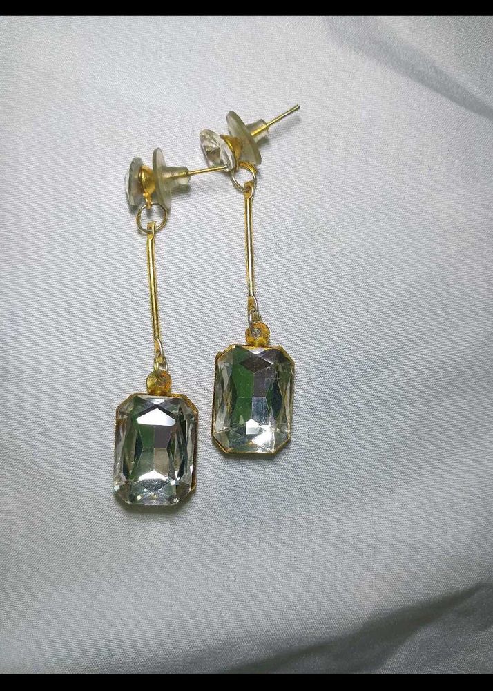 Elegant Clear gem stone Drop hanging. Earrings