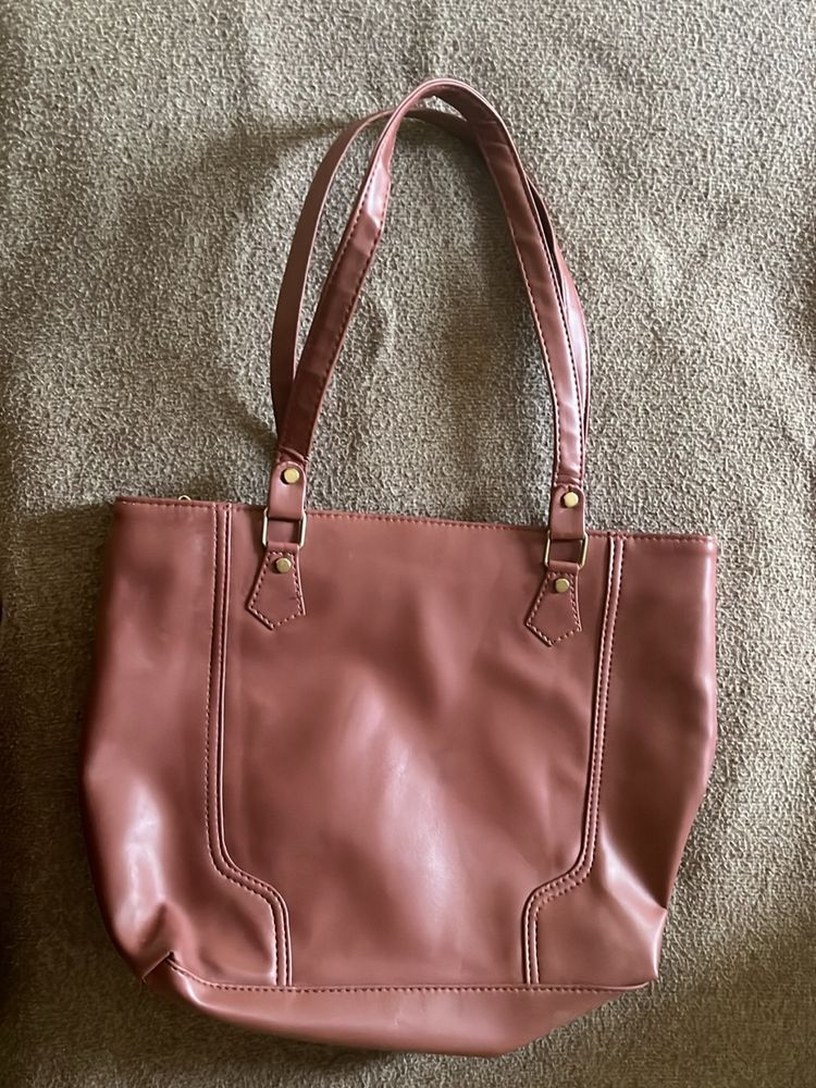 Ladies handbag With 2 Compartments.