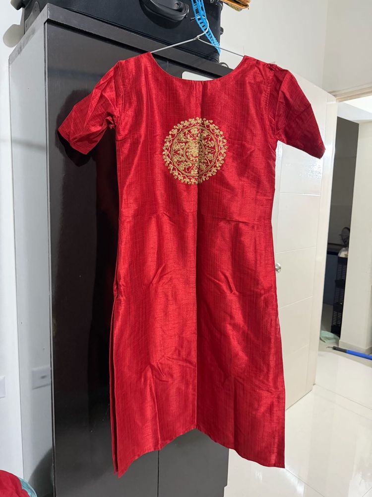Elegant Red Embroidered Kurta