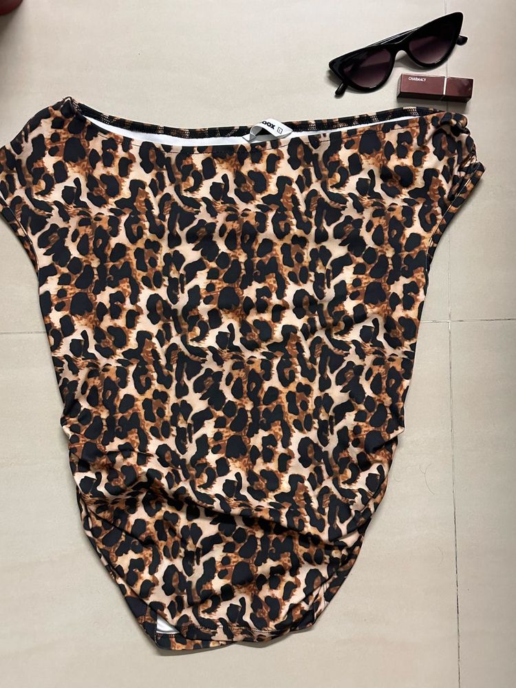 Chic Leopard Print off shoulder top