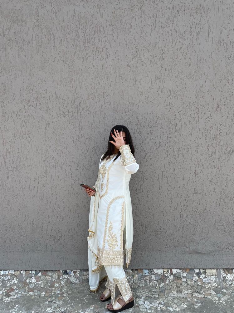 Elegant White &amp; Gold Kurta Set
