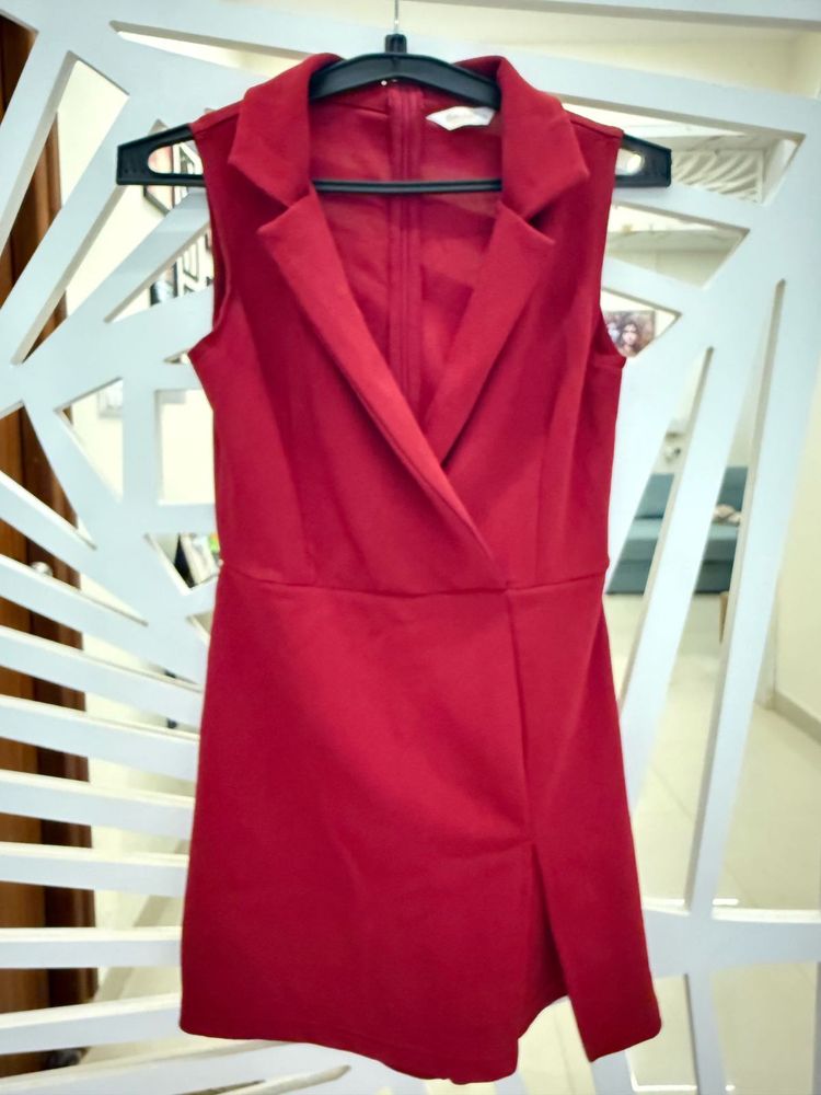 Chic Red Sleeveless Blazer Dress