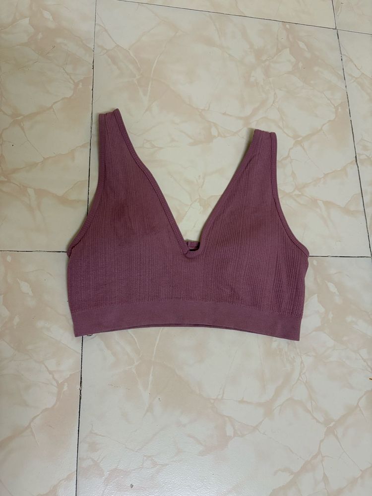 Comfortable Ribbed V-Neck Sports Bra