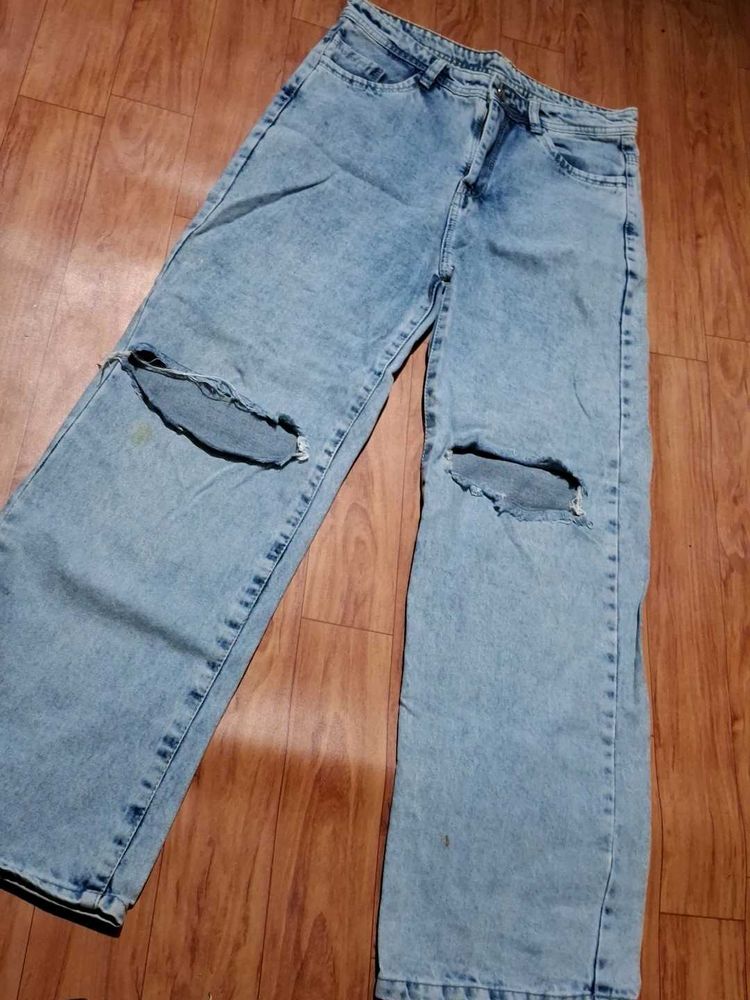 Light Wash Ripped Jeans