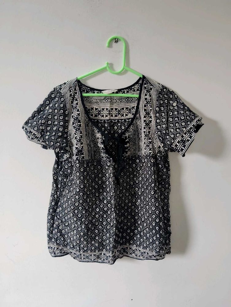Cozy Striped V-Neck Top✨- S/ M  size