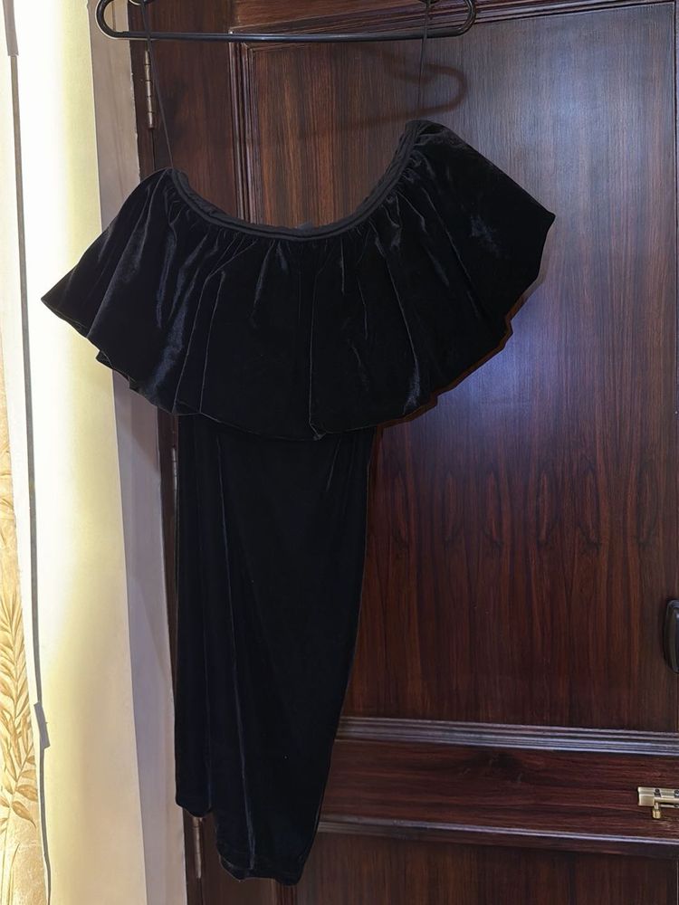 Black Velvet One-Shoulder Dress