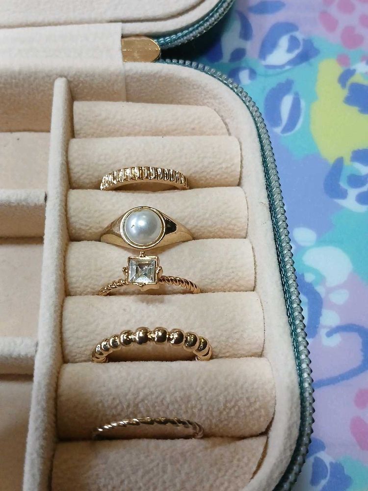 Set of 5 Chic Gold Rings