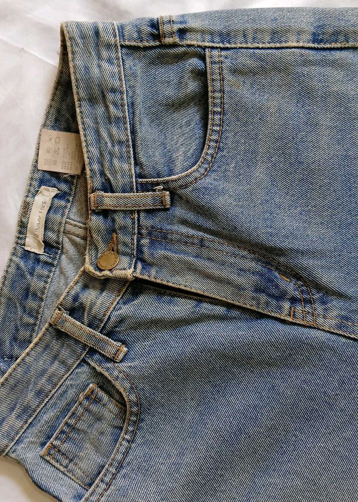Light Wash High-Waist Straight Fit Jeans