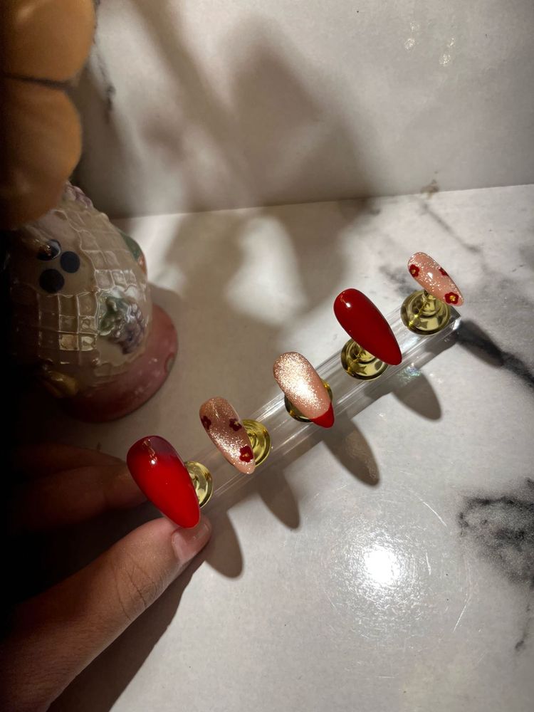 Chic Red &amp; Glittery Heart Press-On Nails 10 tips