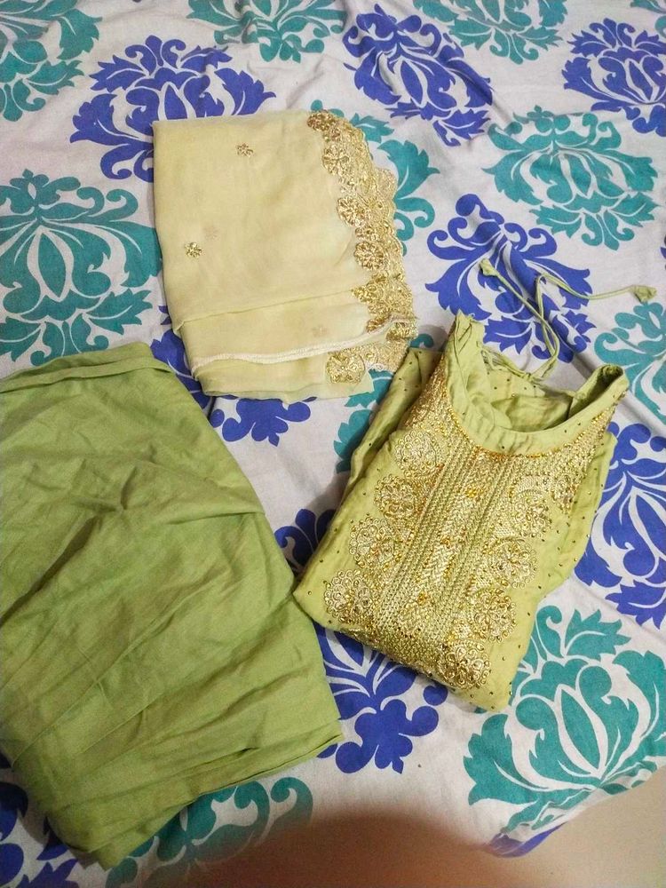 Green Salwar Suit dupatta.. fix rate