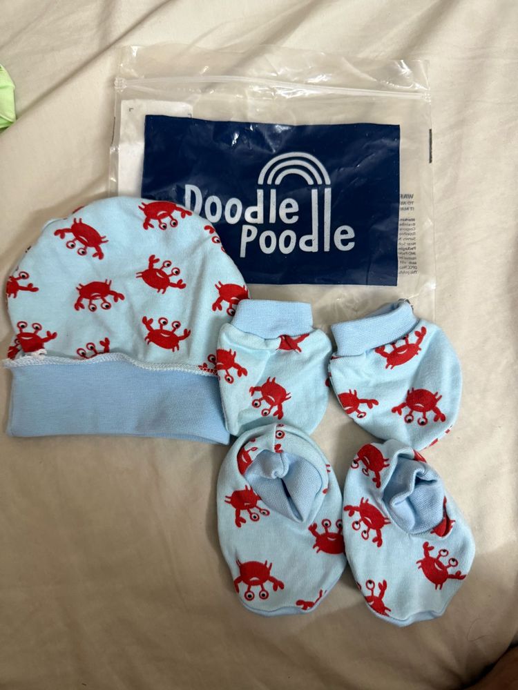 Set Of Cap , Socks And Mittens For Newborn