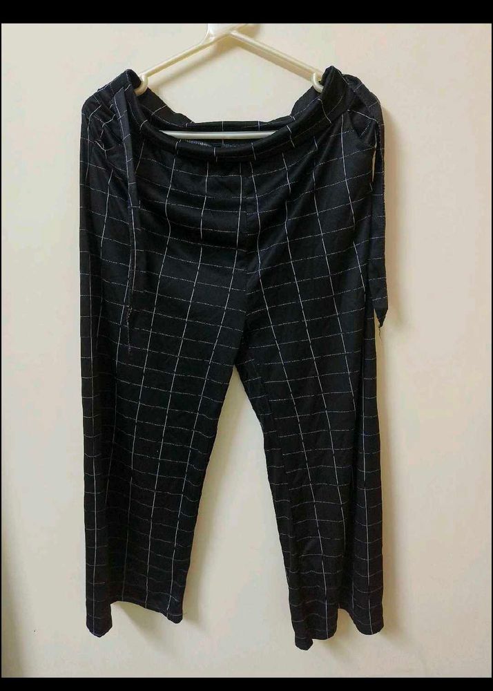 Chic Black &amp; White Checked Pants