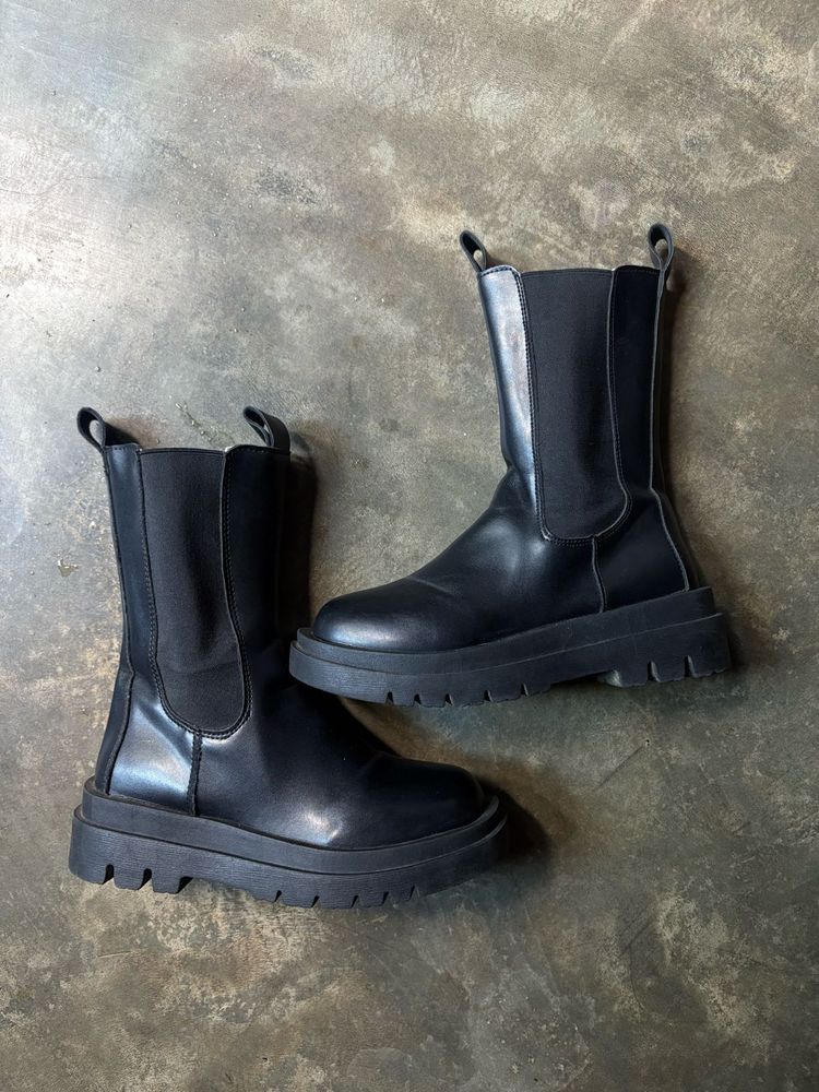 Black Chunky Chelsea Boots
