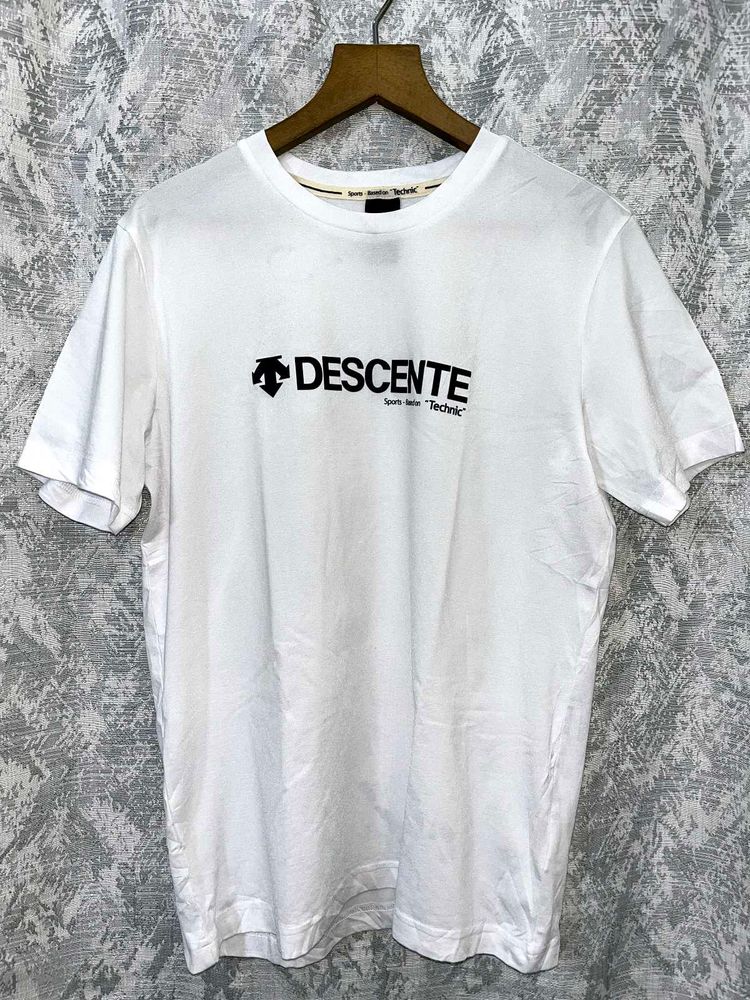 Descente White Graphic Tee Premium Fabric