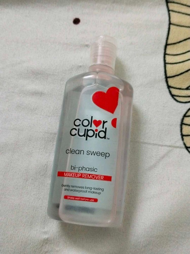 Combo of Makeup remover, lipstick &amp; clip(Freebie)