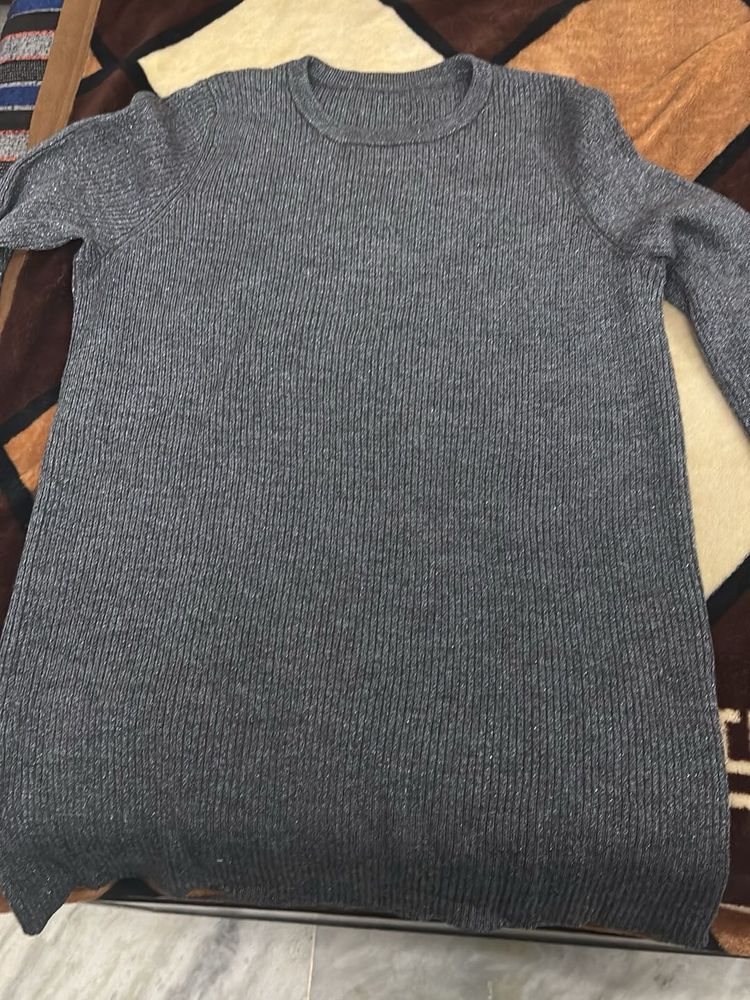 Stylish Grey Knit Pullover