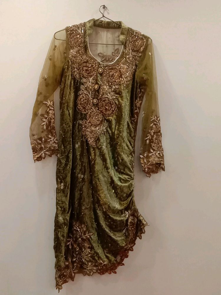 Women Ethnic Partywear Velvet Kurta