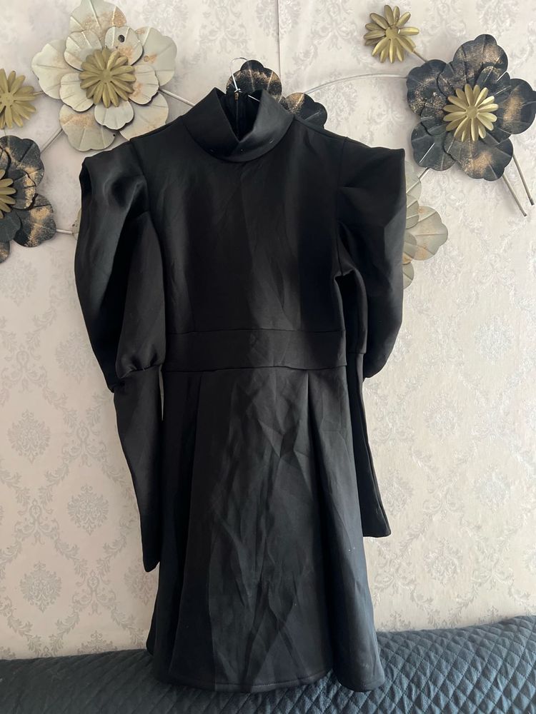 Chic Black Puff Sleeve Dress