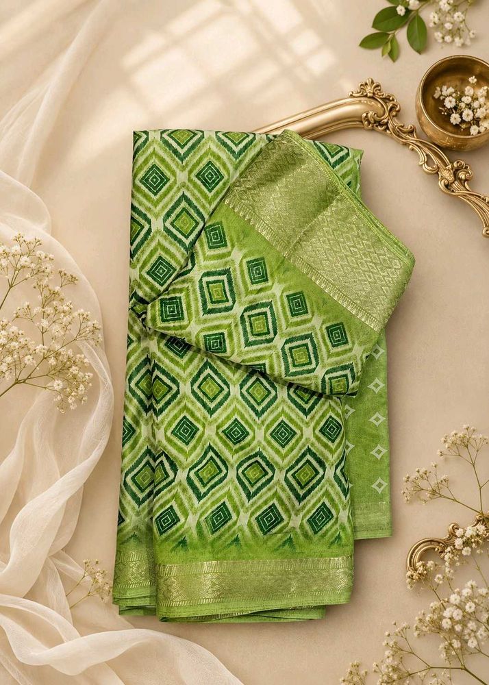 Elegant Green Geometric Print Saree