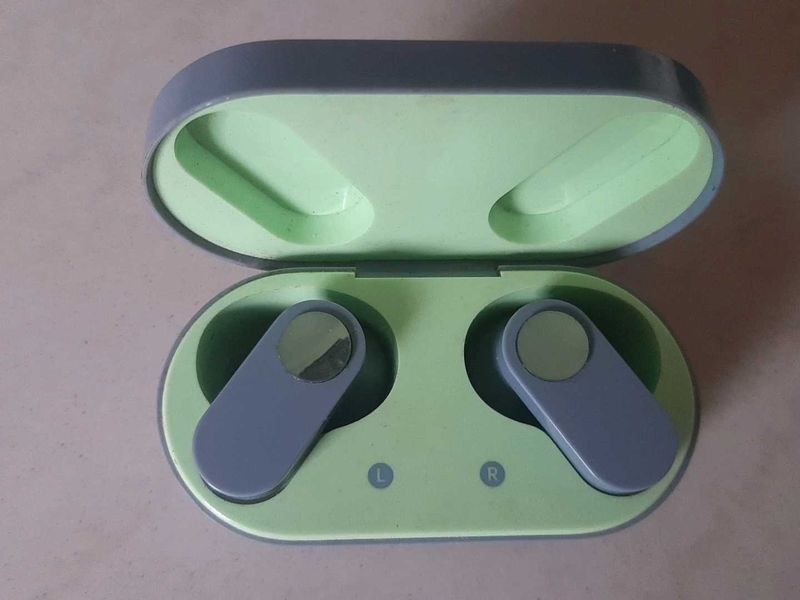 NON WORKINGWireless Earbuds with Charging Case