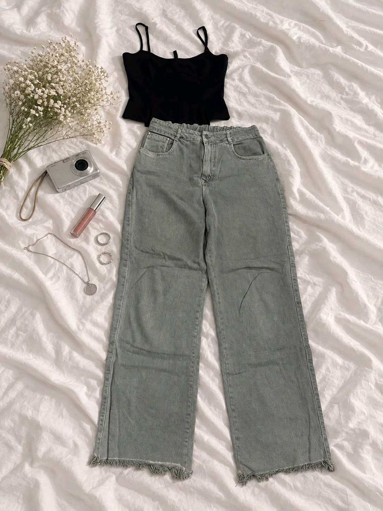 Wide Leg Frayed Jeans