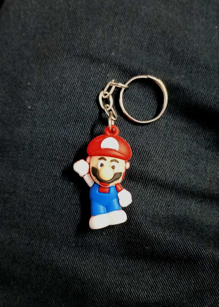 Super Mario Keychain
