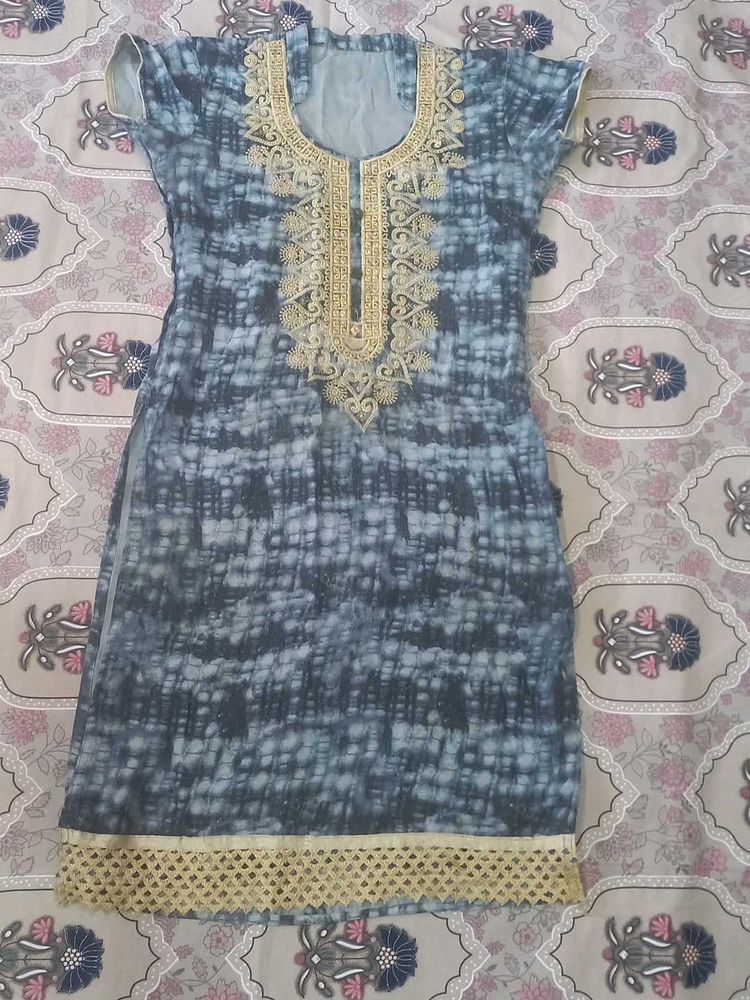 Stylish Grey Tie-Dye Kurta with Gold Embellishment