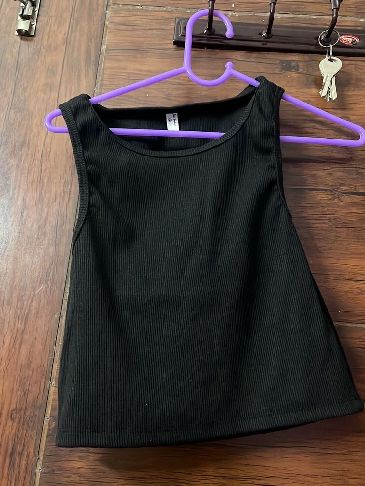 BLACK TANK TOP