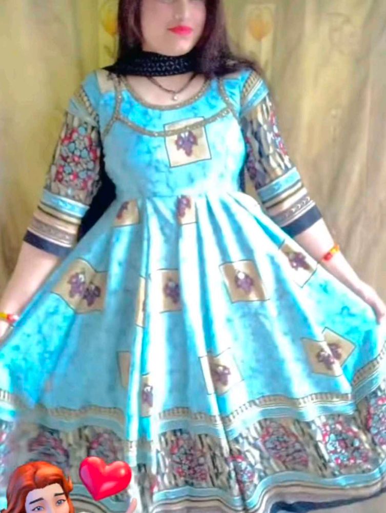 Free Hips Gown