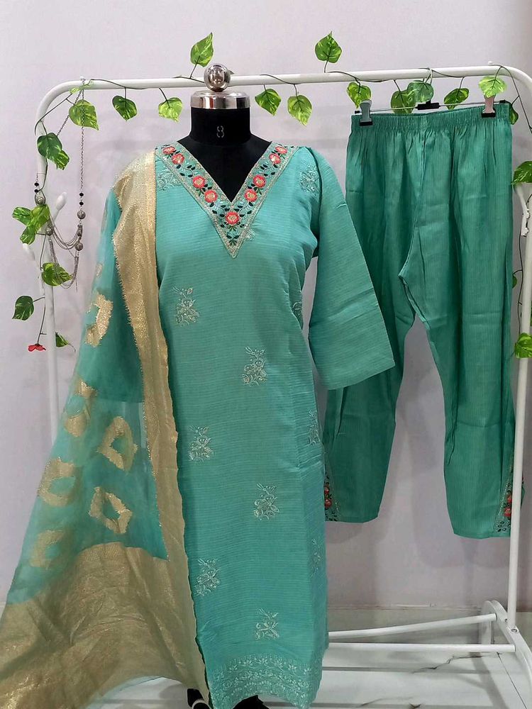 Extremely Graceful Suit Set