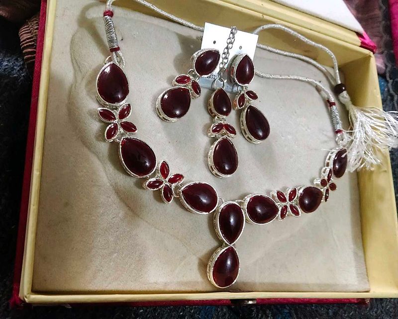 Exquisite Red Stone Necklace and Earring Set