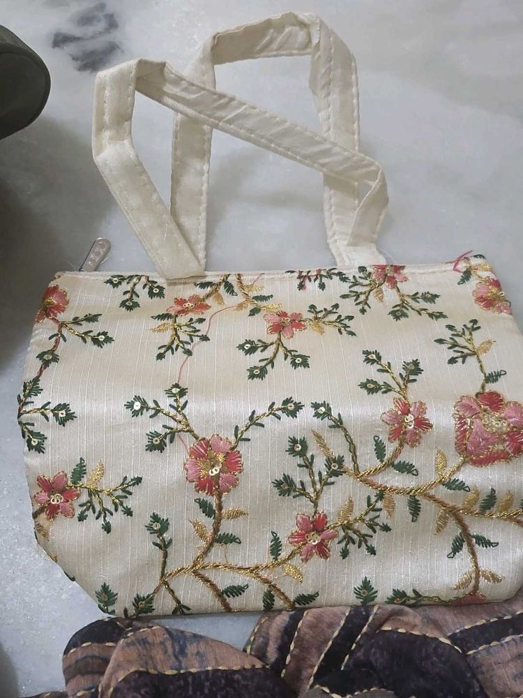 Floral Embroidered Handbag
