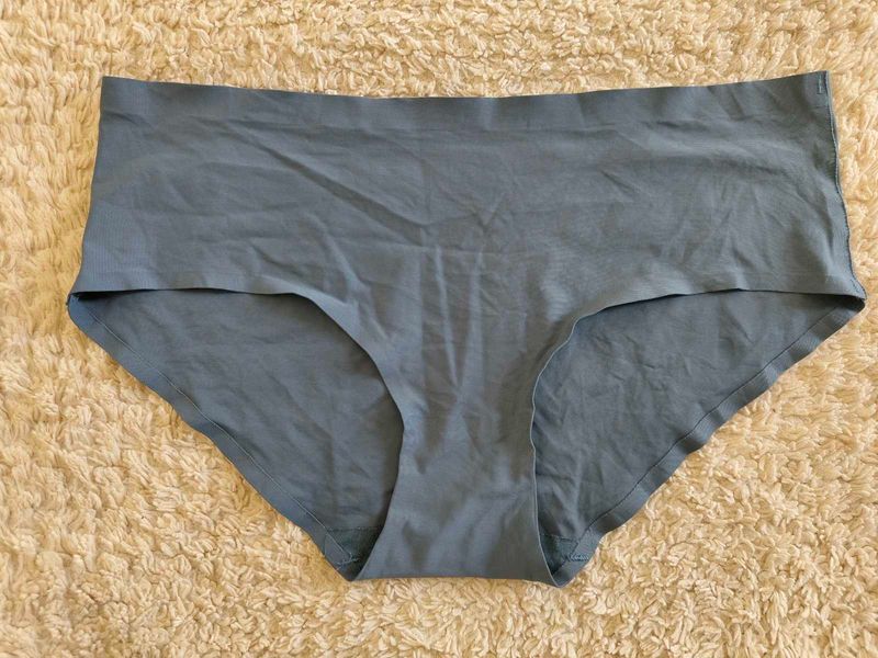 Seamless Laser-Cut Hipster briefs zero VPL