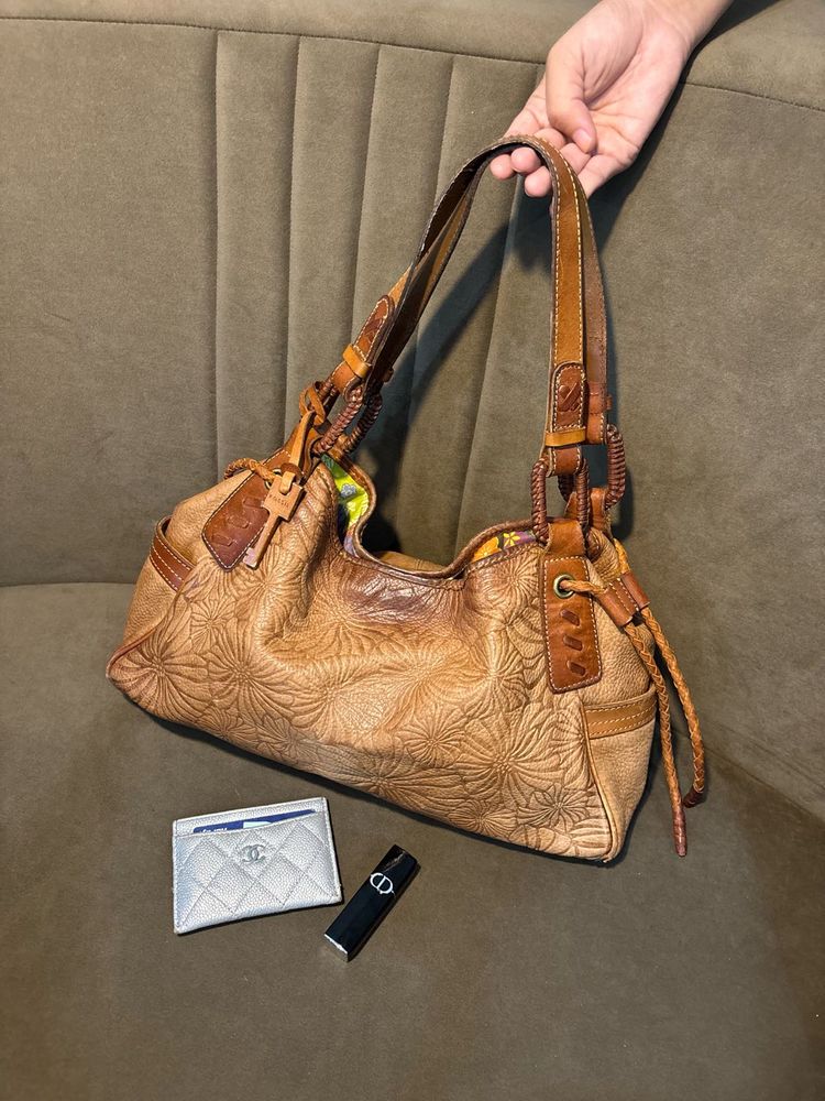 FOSSILS Stylish Embossed Leather Shoulder Bag