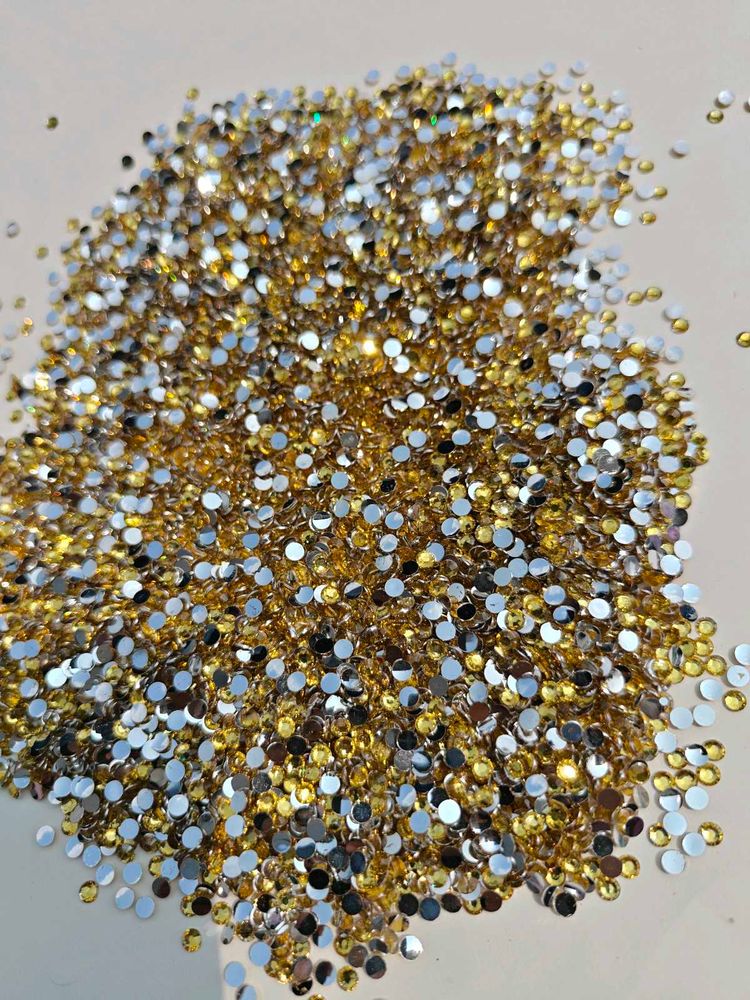 Gold &amp; Silver Rhinestones Mix 8 have total 50 kg