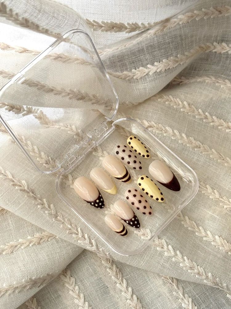 Mocha Polka Dot &amp; French Press-On Nail Set 🤎