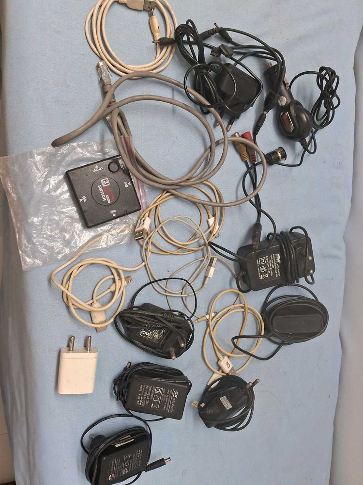 17 Assorted Electronic Accessories &amp; Cables