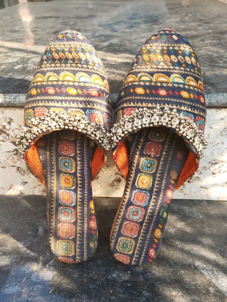Embellished Ethnic Juttis