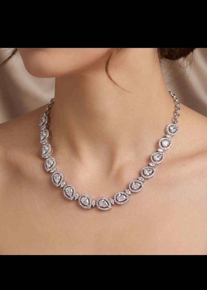 Elegant Silver Tone Necklace