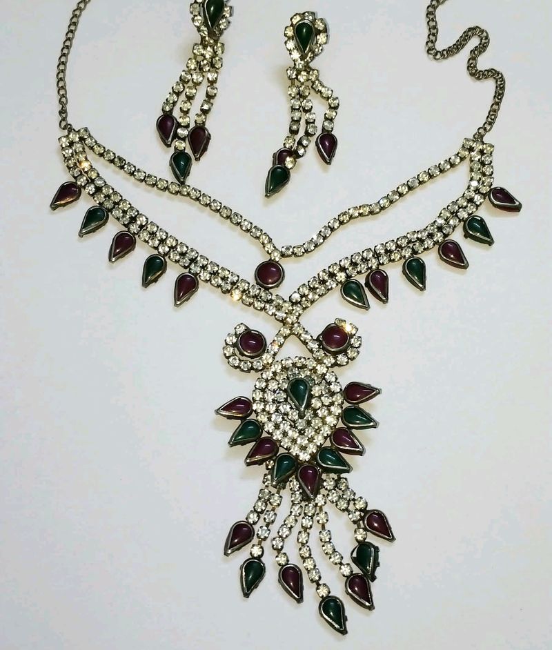 Neck set with eyer rings tone chain metal