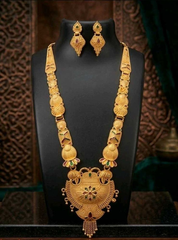Exquisite Gold Necklace and Earring Set