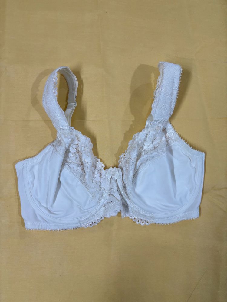 WHITE BRA NEW