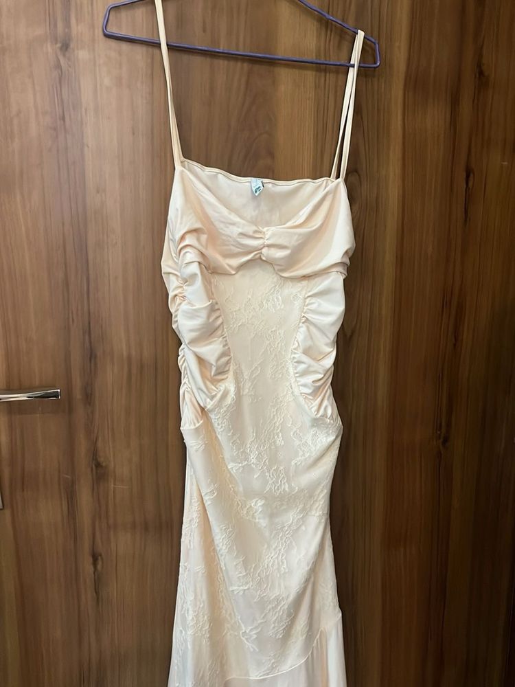 Elegant Ruched Lace Maxi Dress