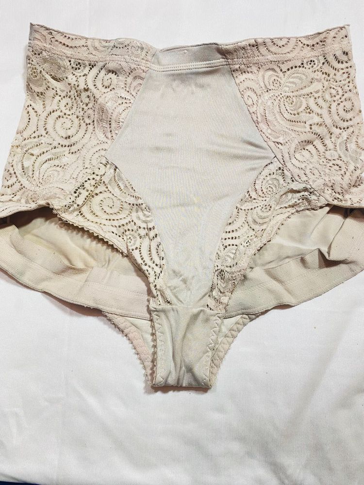 Lace High-Waisted Briefs